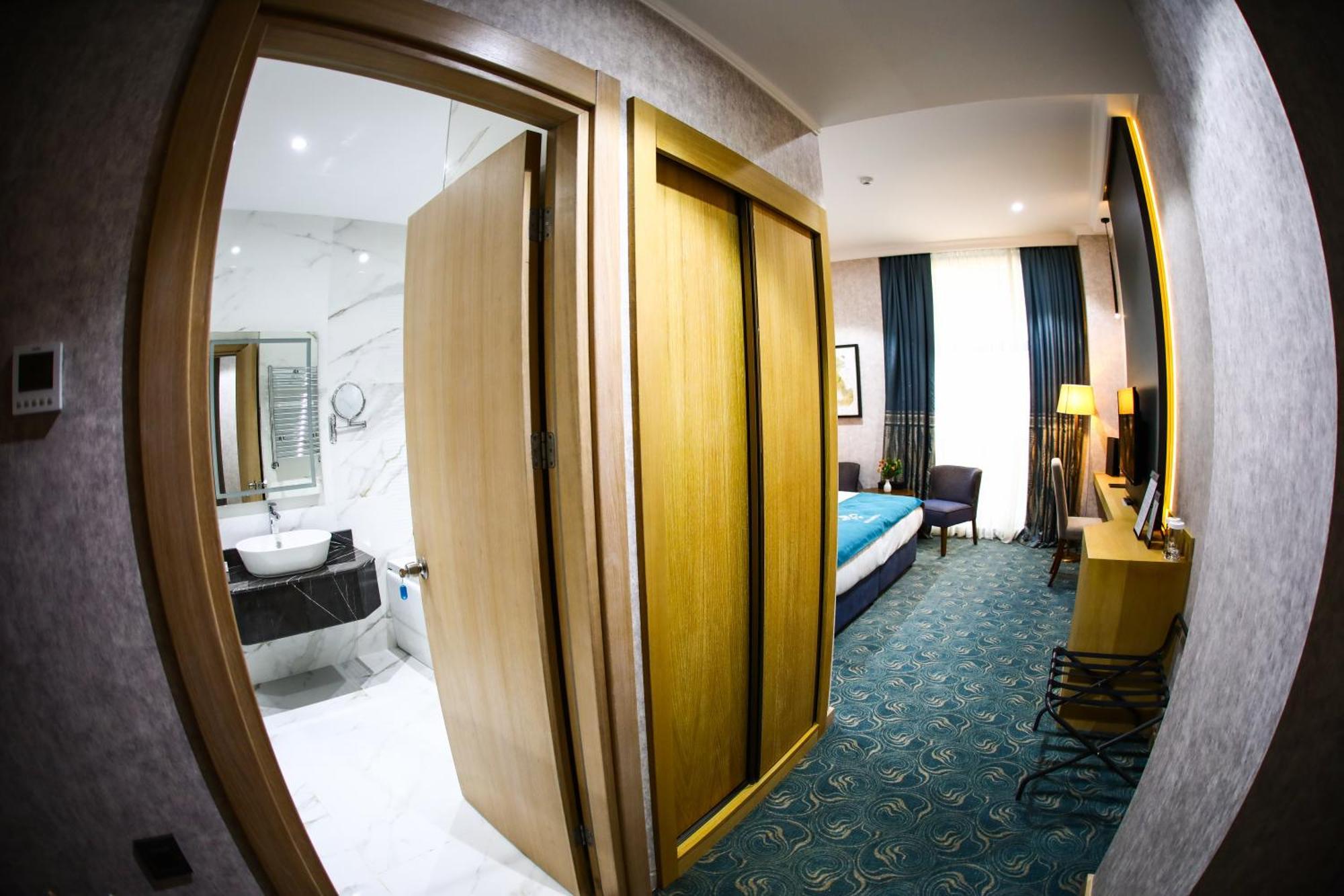 Iris Hotel Baku - Halal Hotel Bagian luar foto