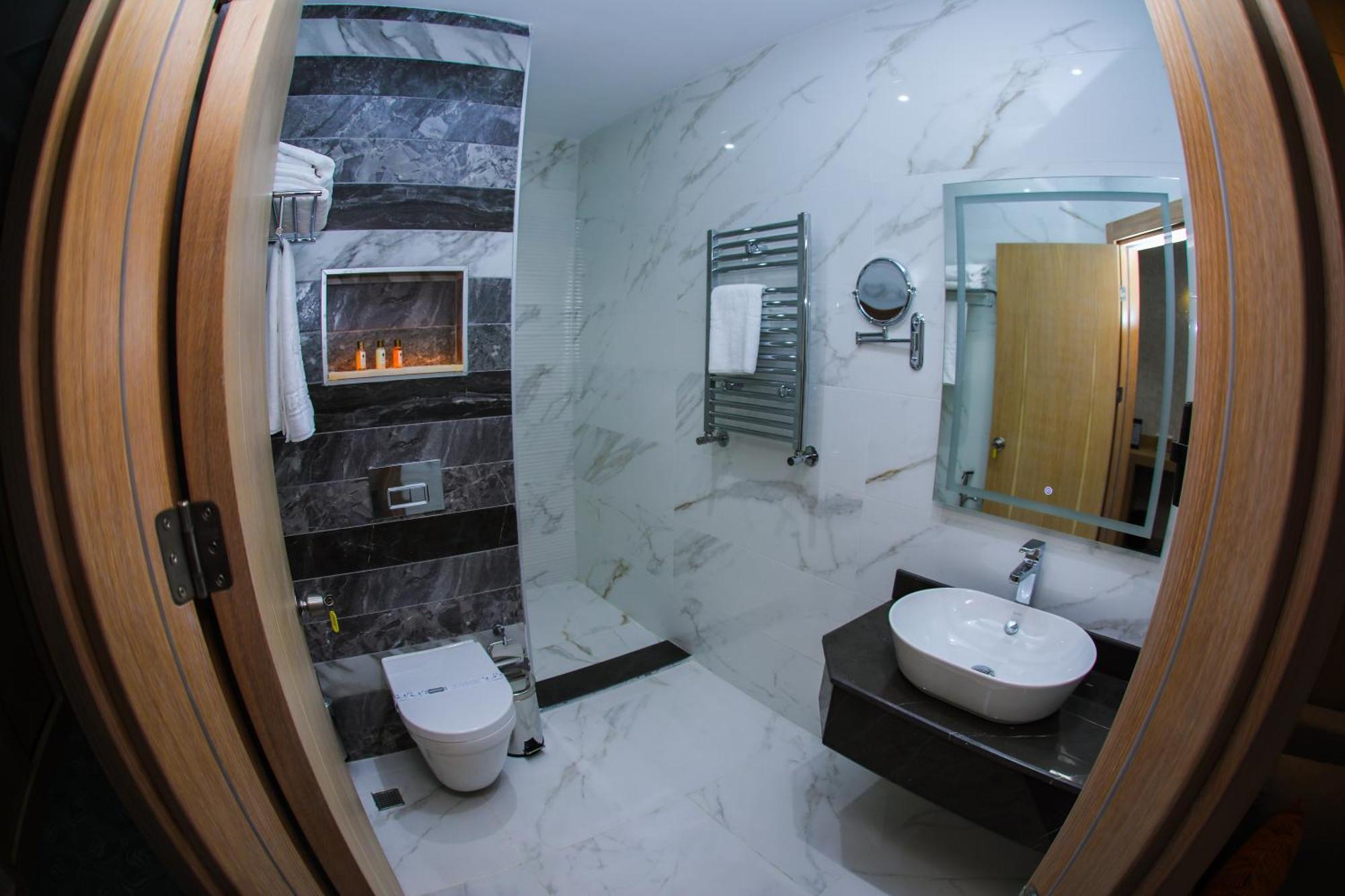 Iris Hotel Baku - Halal Hotel Bagian luar foto